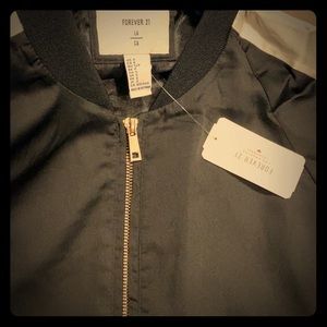 NWT casual zip up black forever 21 track jacket